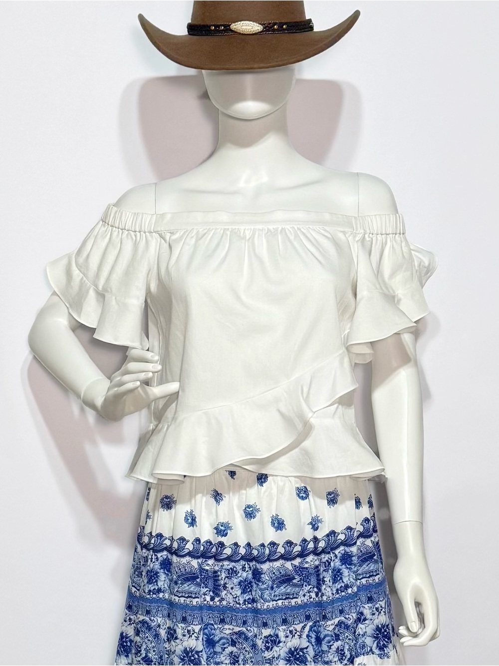 VTG BCBG MaxAzria off the shoulder white ruffle top with flare sleeves | S